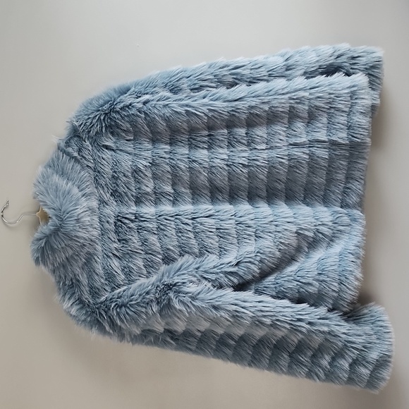 Women's Faux Fur Blue Ice Jacket - Picture 7 of 8